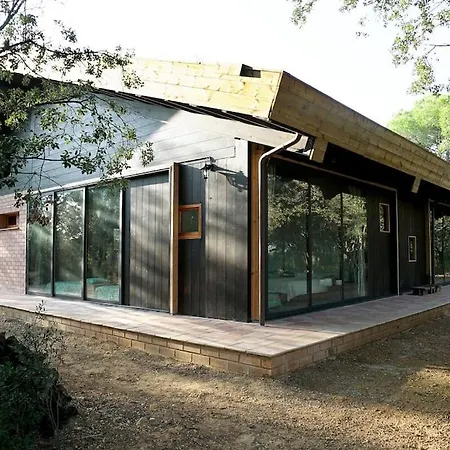 Gran Casa De Madera Con Vistas Al Mar